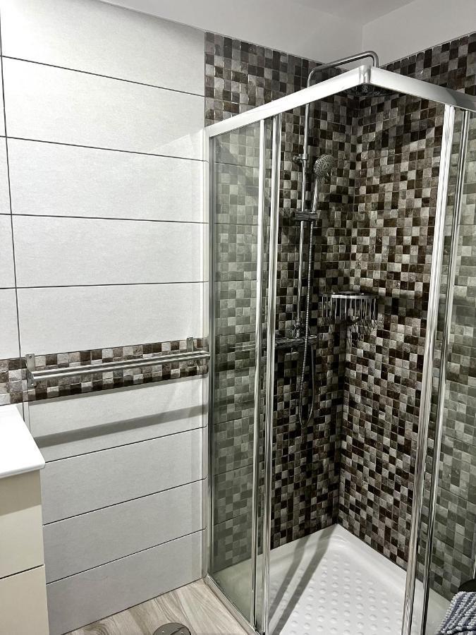 Bluebell L6 Apartment Armenime ภายนอก รูปภาพ